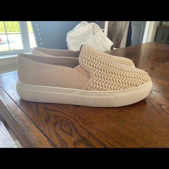 Steve Madden Beige Platform Slip on Shoes Woven  9 - Picture 2 of 3